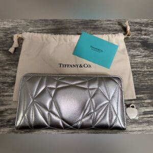 Return to Tiffany™ Padded Large Wallet in Tiffany Silver Leather